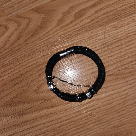 Black and silver bracelet with magnetic closure - Picture 2 of 4